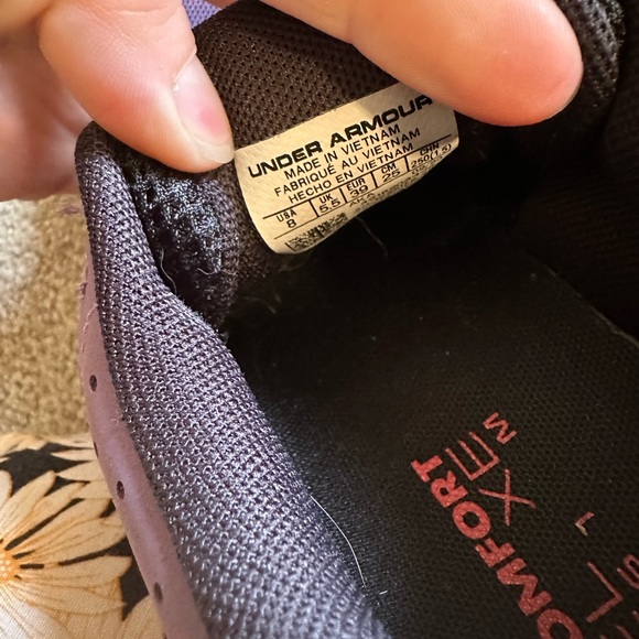 NWOT Under Armour Charged Assert 10 running shoes - Picture 5 of 5